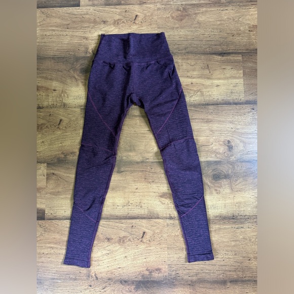 High Waisted Alphalete Leggings - Picture 2 of 4